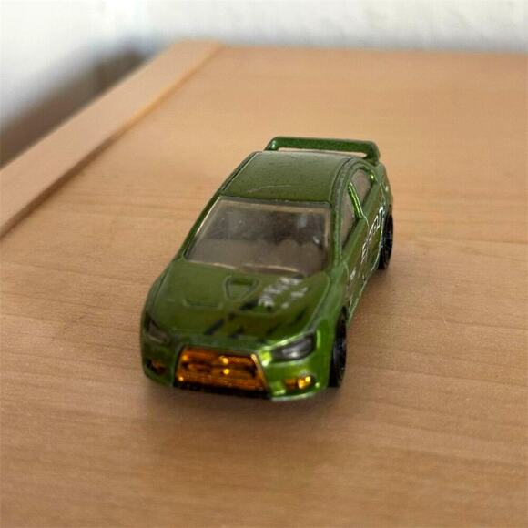 Y2K Hot Wheels 2008 Mitsubishi Lancer Evolution Diecast Car Green 1:64 Gold Base - Picture 2 of 6